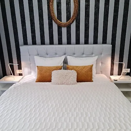 Lotus Studio Boutique * Mamaia